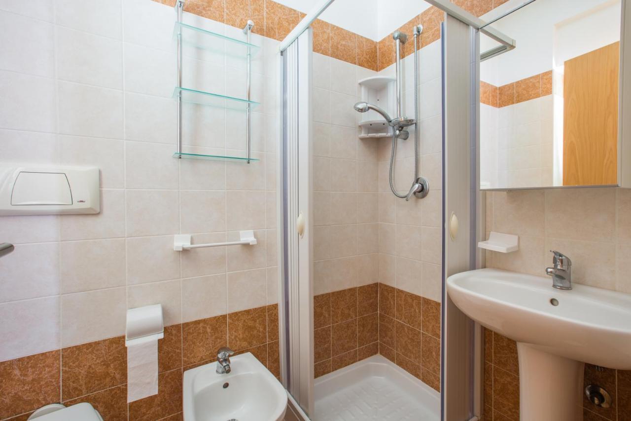 One Love Apartments Lupetto Екстериор снимка